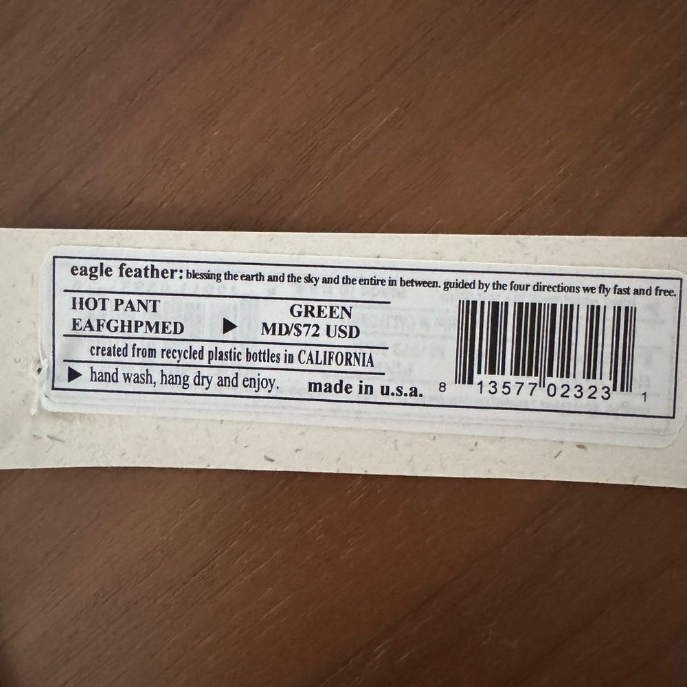 Teeki Eagle Feather Hot pant Leggings- M, NWT - Picture 4 of 5